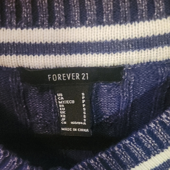Forever 21 Blue V-Neck Cropped Cableknit Preppy Sweater - Picture 2 of 5